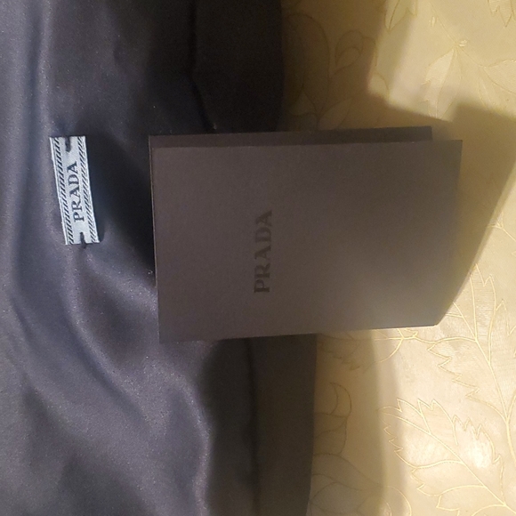 Prada shoes black Prada shoes black heel comes with pra original shoe protector - Picture 15 of 16